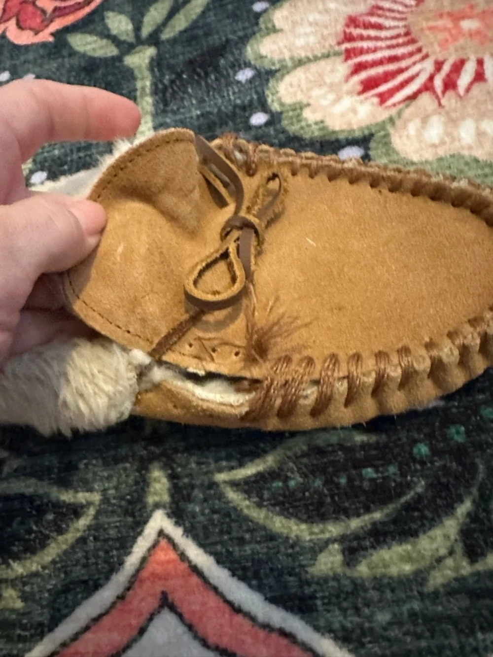 3/$25 Minnetonka Kids Tan Moccasin Slippers with Cream Faux-Fur Lining